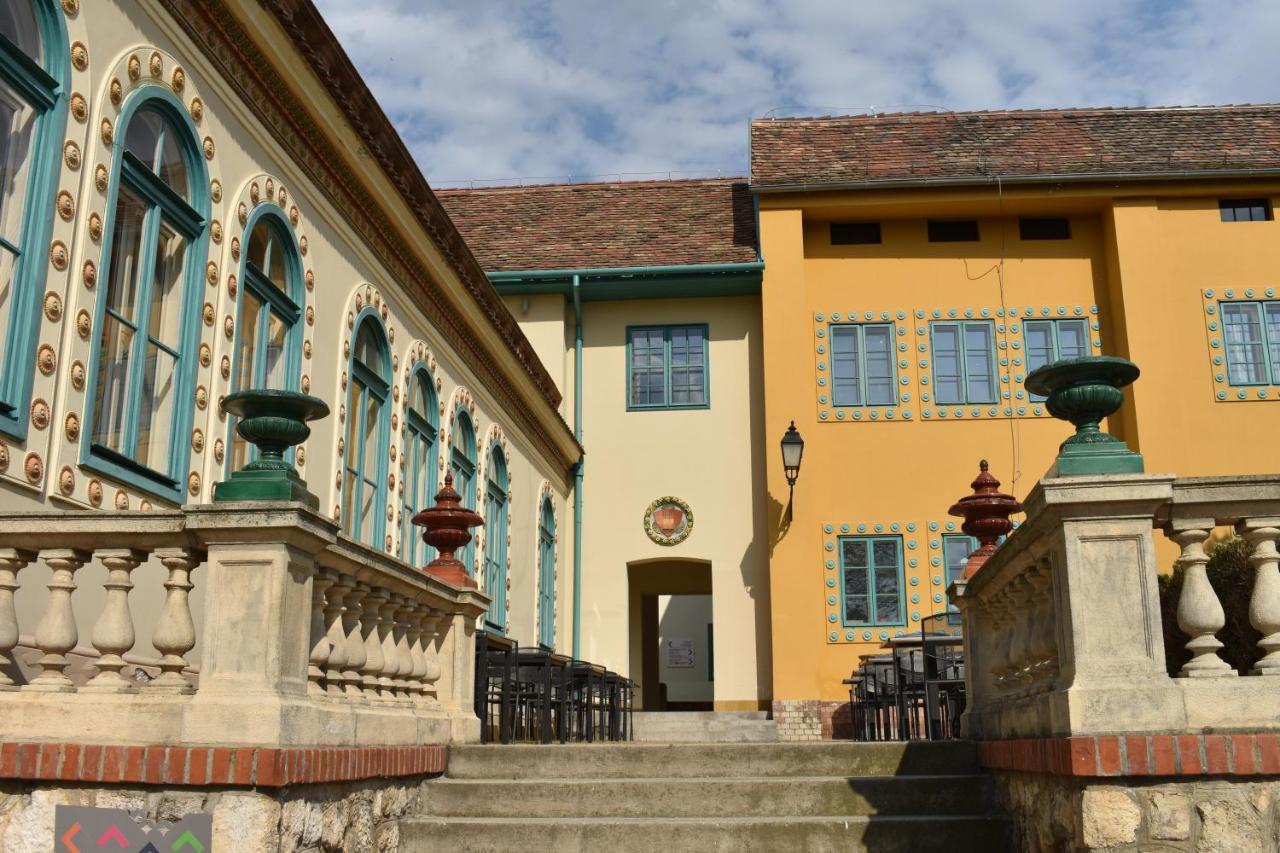 Zsolnay Negyed Vendeghaza Aparthotel Pécs Exterior photo