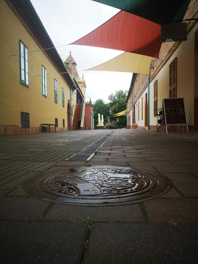 Zsolnay Negyed Vendeghaza Aparthotel Pécs Exterior photo