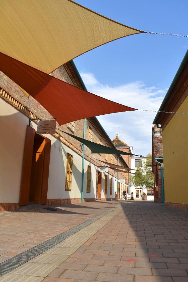 Zsolnay Negyed Vendeghaza Aparthotel Pécs Exterior photo